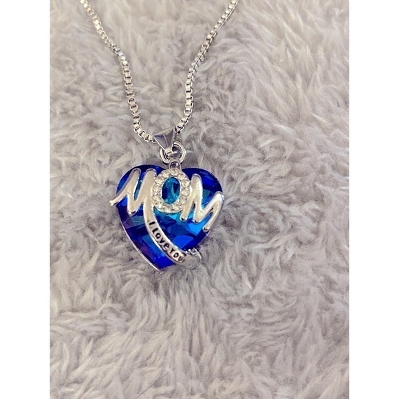 Cherished MOM heart pendant in white gold ‘ I love you’ 17 inch chain - Picture 1 of 4
